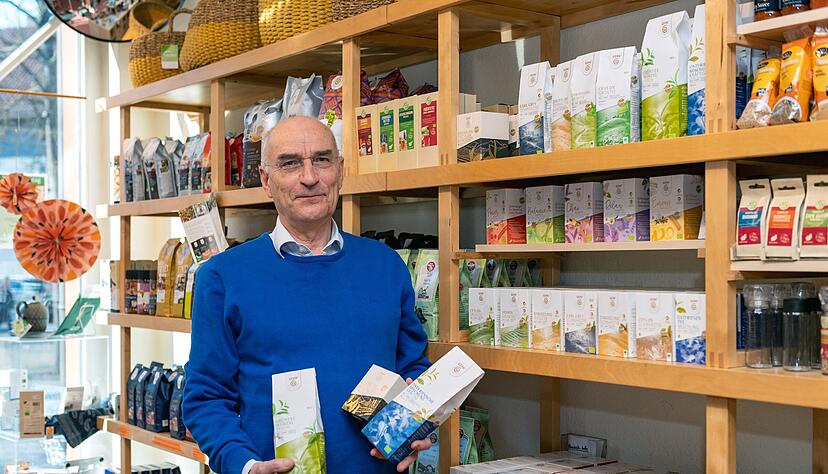 Immer mehr Kunden setzen bei Tee auf Bioqualität. Das beobachten auch Jens Herbst vom Weltladen in Flein ... Immer mehr Kunden setzen bei Tee auf Bioqualität. Das beobachten auch Jens Herbst vom Weltladen in Flein ...