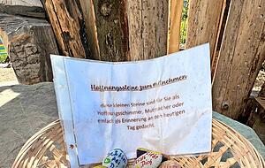 Wer einen Besinnungsstein mitnehmen m&ouml;chte, sucht sich aus, was ihm gut tut.