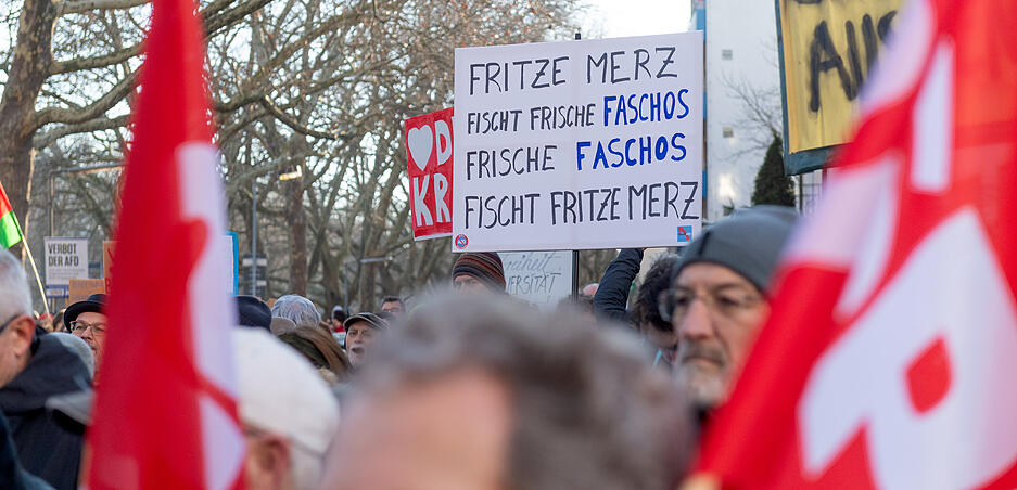 Sie wenden sich unter dem Motto „Nie wieder ist jetzt! Keine Zusammenarbeit mit Faschisten“ gegen einen Schulterschluss demokratischer Parteien mit der AfD.