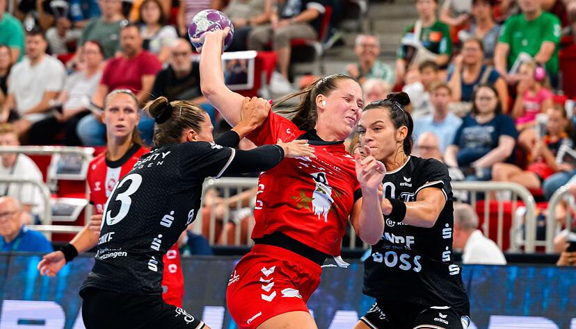 Guro Nestaker (M.) war im Champions League-Spiel erfolgreichste Torschützin von HB Ludwigsburg.