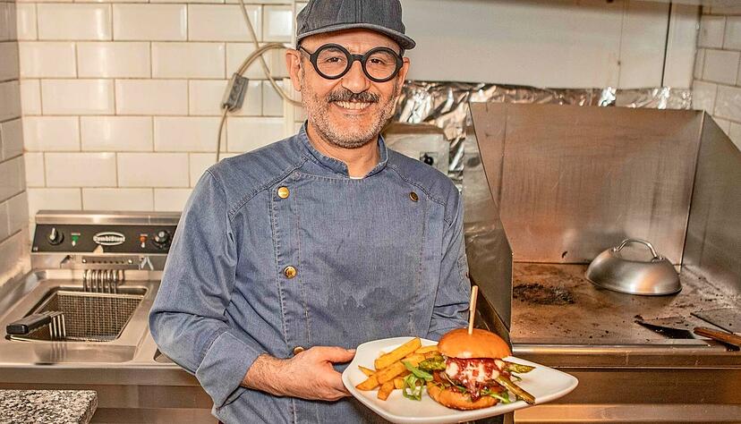 Kemal Sonkol betreibt seit 2018 in Brackenheim seinen Burgerladen namens &bdquo;Burgermaister Grillamt&ldquo;.