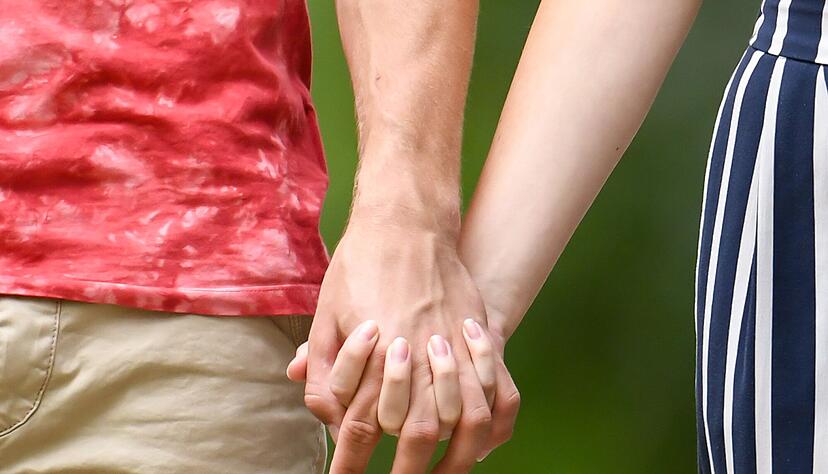 Wird man am Anfang einer Beziehung mit N&auml;he und Liebe &uuml;bersch&uuml;ttet, die aber nach kurzer Zeit nachlassen, ist das ein Warnzeichen, dass man an einen Beziehungs&auml;ngstler geraten ist.