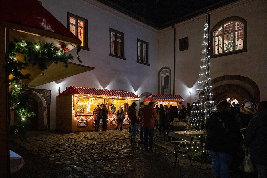 Am Samstag öffnet der romantische Adventsmarkt auf der Burg Stettenfels um 14 Uhr, am Sonntag um 11 Uhr. Der Eintritt ist frei. Am Samstag öffnet der romantische Adventsmarkt auf der Burg Stettenfels um 14 Uhr, am Sonntag um 11 Uhr. Der Eintritt ist frei.