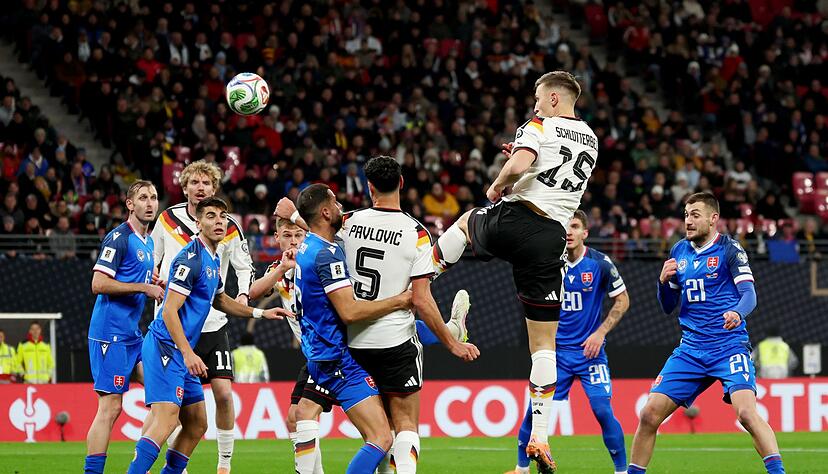 Nico Schlotterbeck steigt zum Kopfball hoch. (Archivbild) Nico Schlotterbeck steigt zum Kopfball hoch. (Archivbild)