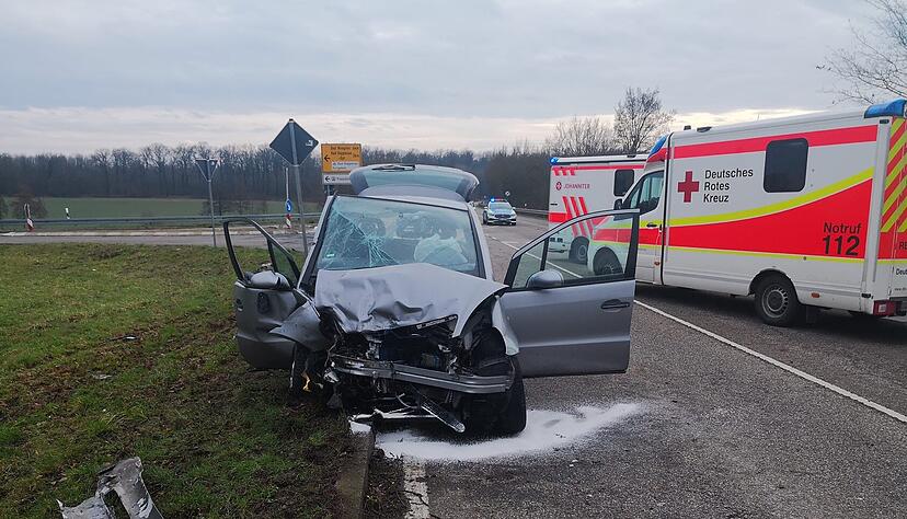 Bei dem Frontalzusammenstoß bei Bad Rappenau wurden mehrere Menschen verletzt.