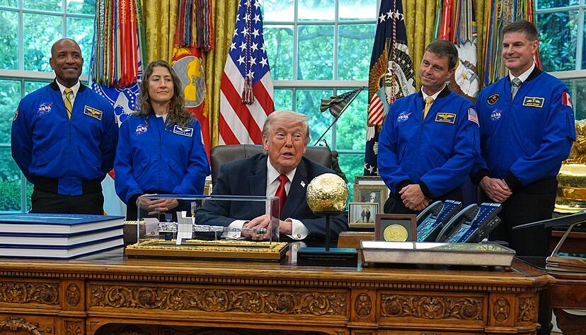 Trump hat den Astronauten der &laquo;Artemis 2&raquo;-Mission zu ihrem Flug um den Mond herum gratuliert.
