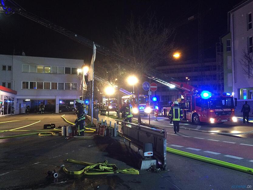 Die Feuerwehr war mit zwölf Fahrzeugen und 60 Einsatzkräften vor Ort.