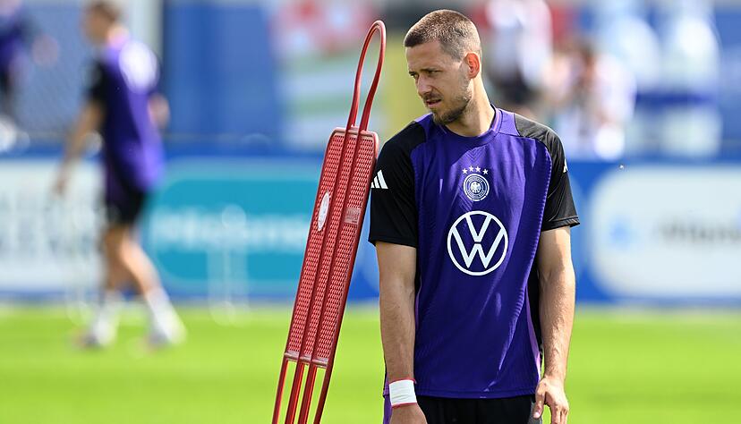Nationalspieler Waldemar Anton wird den VfB Stuttgart verlassen. Nationalspieler Waldemar Anton wird den VfB Stuttgart verlassen.