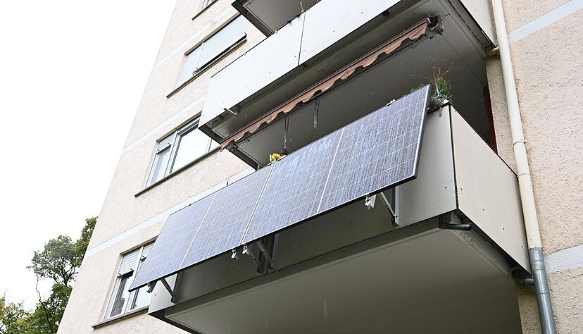Paneel-Power: Solarenergie aus dem Balkonkraftwerk muss in der Regel gestattet werden.