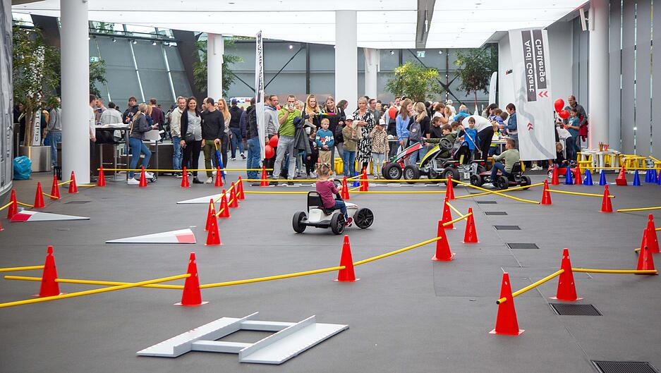 Die kleinen Besucher konnten bei der Gokart-Challenge gegeneinander antreten.