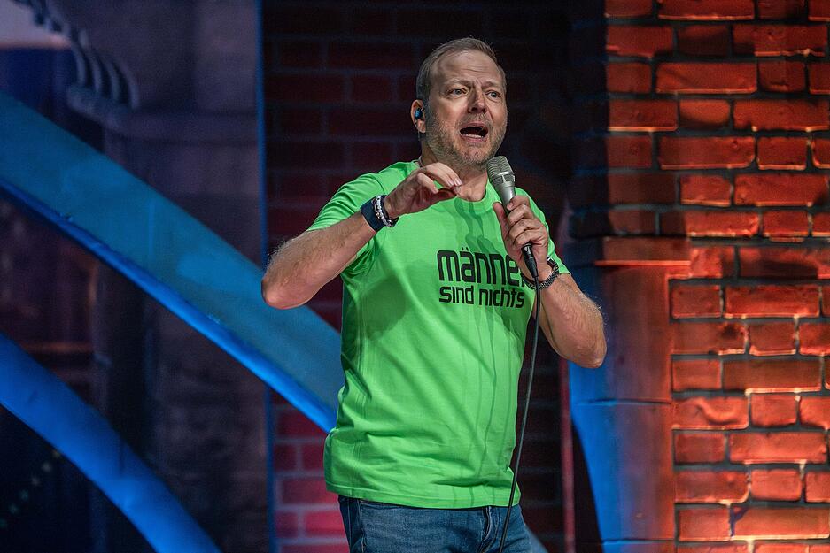 Nach Männer sind Schweine, primitiv, peinlich, schuld, bekloppt und faul behauptet Mario Barth nun: Männer sind nichts ohne die Frauen. Nach Männer sind Schweine, primitiv, peinlich, schuld, bekloppt und faul behauptet Mario Barth nun: Männer sind nichts ohne die Frauen.