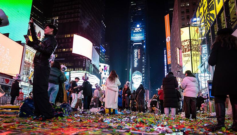Um Mitternacht richten sich die Blicke auf das Times-Hochhaus.