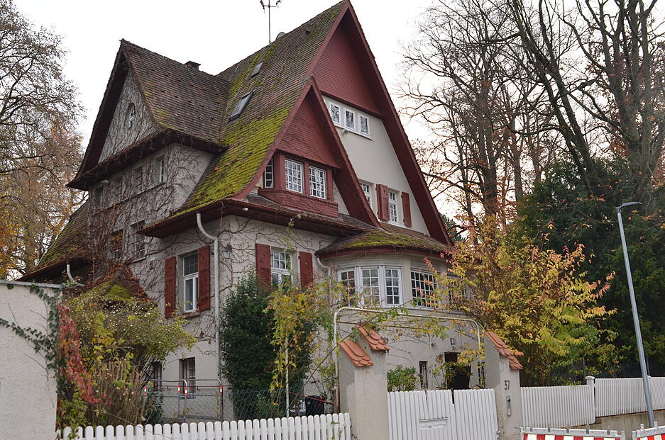 Die Villa Dopfer in der Gutenbergstraße wurde 1909 von Theodor Moosbrugger für den Chemiker Otto Dopfer errichtet. Dopfner war ab dem Jahr 1906 bei Knorr tätig. Die Villa Dopfer in der Gutenbergstraße wurde 1909 von Theodor Moosbrugger für den Chemiker Otto Dopfer errichtet. Dopfner war ab dem Jahr 1906 bei Knorr tätig.