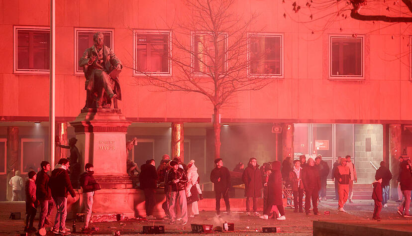 Statt wilder B&ouml;llerei auf dem Marktplatz k&ouml;nnte es k&uuml;nftig ein zentral organisiertes Feuerwerk in Heilbronn geben.