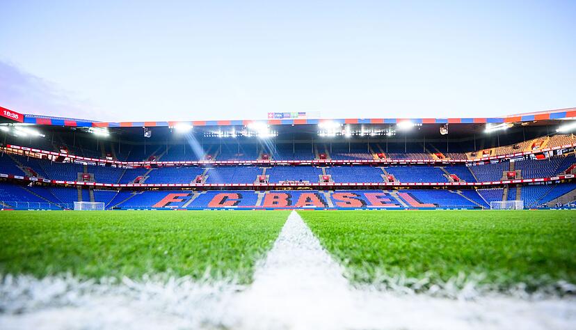 Im Stadion des FC Basel vernichtete ein Feuer im Kabinentrakt Fu&szlig;ballschuhe und Trikots. (Archivbild)