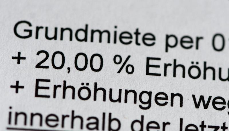Das Bundeskabinett hat nach langer Diskussion die Mietpreisbremse beschlossen. Doch es hagelt Kritik von mehreren Seiten. Foto: Jens Kalaene Das Bundeskabinett hat nach langer Diskussion die Mietpreisbremse beschlossen. Doch es hagelt Kritik von mehreren Seiten. Foto: Jens Kalaene