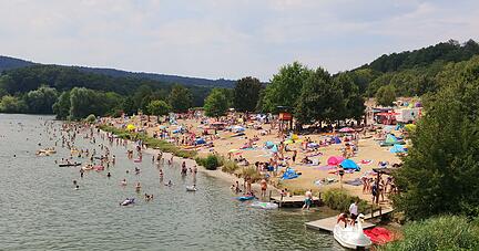Bei hochsommerlichen Temperaturen herrscht an der Ehmetsklinge Hochbetrieb. Meist sind die verfügbaren Parkplätze schnell belegt. Bei hochsommerlichen Temperaturen herrscht an der Ehmetsklinge Hochbetrieb. Meist sind die verfügbaren Parkplätze schnell belegt.