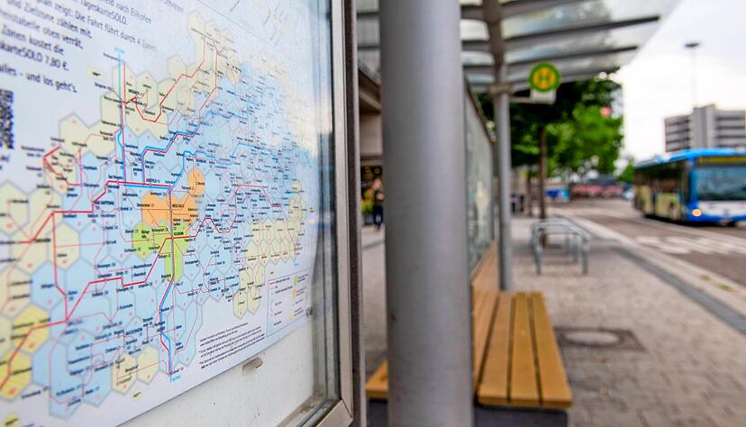 HNV-Tarifzonenplan an der Heilbronner Allee: Das Land will einfachere Strukturen, am besten nur noch halb so viele Waben oder weniger.
Foto: Christiana Kunz