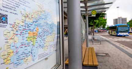 HNV-Tarifzonenplan an der Heilbronner Allee: Das Land will einfachere Strukturen, am besten nur noch halb so viele Waben oder weniger.
Foto: Christiana Kunz