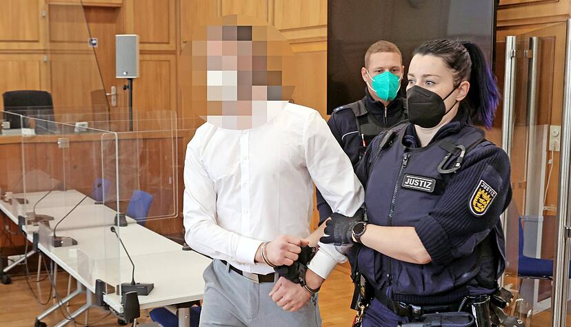 Der 30-jährige Heilbronner muss sich unter anderem wegen des Vorwurfs des Totschlags vor dem Heilbronner Landgericht verantworten. Der 30-jährige Heilbronner muss sich unter anderem wegen des Vorwurfs des Totschlags vor dem Heilbronner Landgericht verantworten.