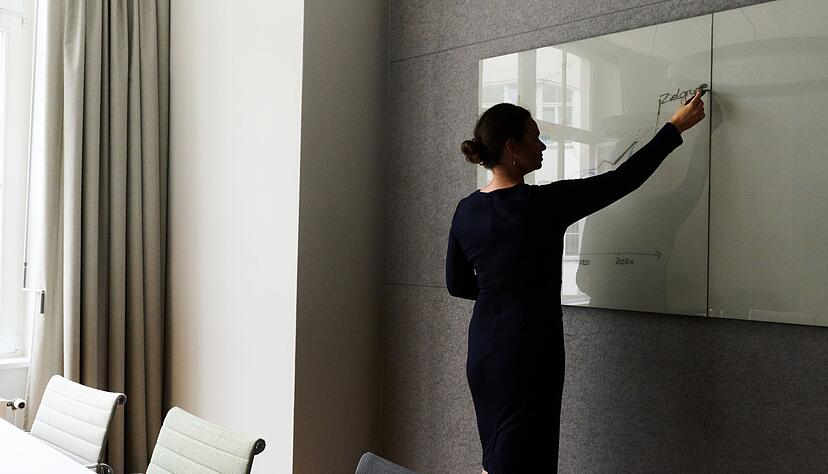 Anforderungen an Fachkräfte wandeln sich schnell: Wer nach längerer Unterbrechung in den Beruf zurückkehrt, muss sich erst mal neu orientieren. Anforderungen an Fachkräfte wandeln sich schnell: Wer nach längerer Unterbrechung in den Beruf zurückkehrt, muss sich erst mal neu orientieren.