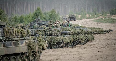 Wehrfähig werden, um nicht kämpfen zu müssen. Diese Devise gibt die Bundesregierung seit Beginn des russischen Angriffskriegs in der Ukraine aus. Doch die Bemühungen seien zu langsam, sagen Militärexperten. Wehrfähig werden, um nicht kämpfen zu müssen. Diese Devise gibt die Bundesregierung seit Beginn des russischen Angriffskriegs in der Ukraine aus. Doch die Bemühungen seien zu langsam, sagen Militärexperten.