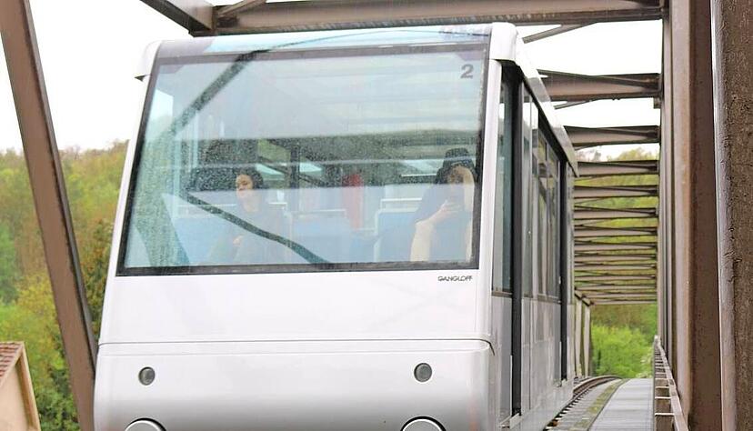 Die Standseilbahn in K&uuml;nzelsau ist seit fast 25 Jahren im Betrieb und verbindet das Wohngebiet Tal&auml;cker mit der Innenstadt.