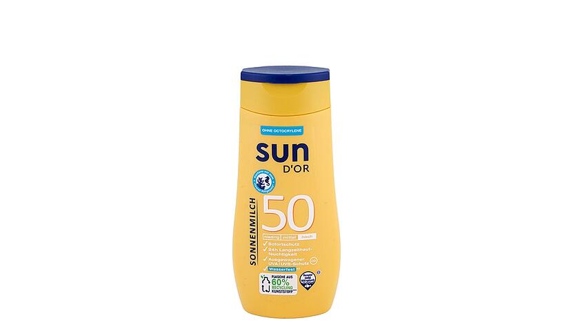 Preiswerter Sieger: Gute Sonnencremes müssen nicht teuer sein, wie die «Sun D'Or Sonnenmilch, 50» von Budni zeigt. Preiswerter Sieger: Gute Sonnencremes müssen nicht teuer sein, wie die «Sun D'Or Sonnenmilch, 50» von Budni zeigt.