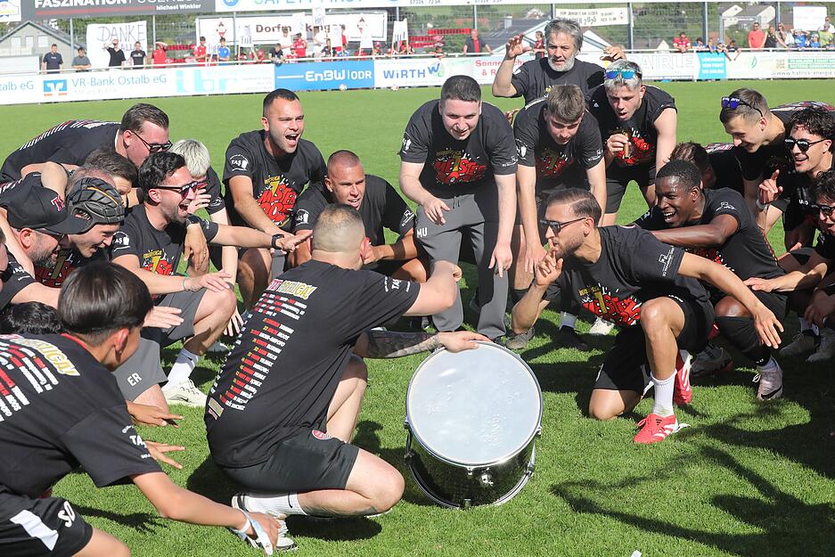 Nach Spielschluss gibt es bei Türkspor Neckarsulm kein Halten mehr.