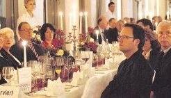 Bürgermeister, Investoren, Architekten, Bauleiter, ehemalige Eigentümer und Gemeinderäte saßen in feierlicher Runde im herausgeputzten Nebenraum.Foto: Kugler Bürgermeister, Investoren, Architekten, Bauleiter, ehemalige Eigentümer und Gemeinderäte saßen in feierlicher Runde im herausgeputzten Nebenraum.Foto: Kugler