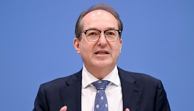 Zu der Entsendung der Bundespolizisten hat sich Bundesinnenminister Alexander Dobrindt (CSU) mit Außenminister Johann Wadephul (CDU) abgestimmt. Zu der Entsendung der Bundespolizisten hat sich Bundesinnenminister Alexander Dobrindt (CSU) mit Außenminister Johann Wadephul (CDU) abgestimmt.