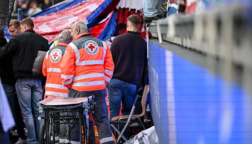 Das Spiel in Heidenheim wird von einem medizinischen Notfall &uuml;berschattet.