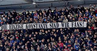 Fans bei einem Spiel der Heilbronner Falken.