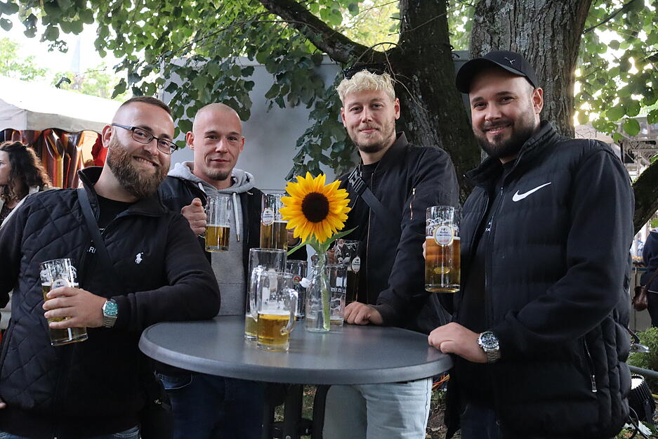 Von den meisten Bieren gibt es mehrere Sorten, so dass auf jeden Fall mehrere Helle, Pils, Export oder Weizen zur Wahl stehen. Auch Radler und alkoholfreie Biere kennt die Getränkekarte.