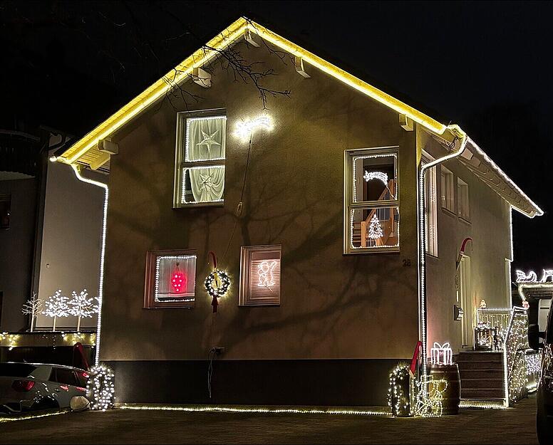 Sylvia Schweikle erinnert sich noch gut an den Tag, an dem der Coca-Cola-Truck 2003 vor ihr Haus fuhr und es dekorierte. Seitdem schmückt die Familie jedes Jahr zur Weihnachtszeit ihr Haus in Heilbronn.