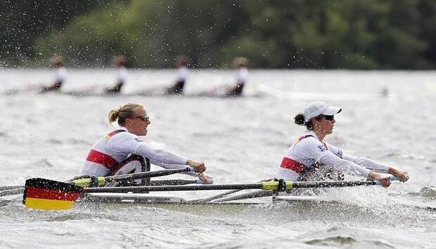 Daniela Reimer (l) und Anja Noske holten WM-Silber im Leichtgewichts-Doppelzweier.