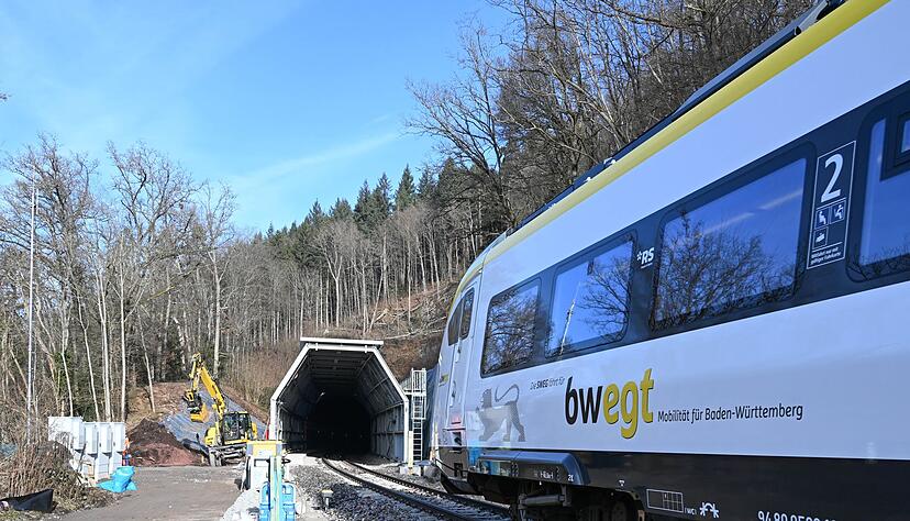 Die reaktivierte Hermann-Hesse-Bahn wird demn&auml;chst offiziell in Betrieb genommen.