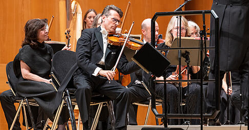 HSO-Konzertmeister Gustavo Surgik spielte die Solovioline in Rimski-Korsakows &bdquo;Scheherazade&ldquo;.