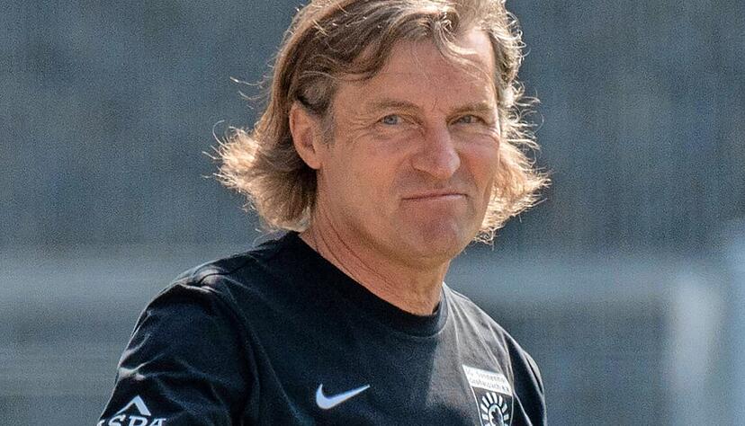 Daumen hoch: Walter Thomae, hier als Trainer der SG Sonnenhof Grossaspach im Vorjahr, verantwortet ab Sommer Oberligist Neckarsulm.
Foto: imago images/Hartenfelser Daumen hoch: Walter Thomae, hier als Trainer der SG Sonnenhof Grossaspach im Vorjahr, verantwortet ab Sommer Oberligist Neckarsulm.
Foto: imago images/Hartenfelser