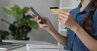 Bankkunden, die eine unerlaubte Abbuchung via Lastschrift auf ihrem Konto entdecken, haben umfangreiche Rechte.