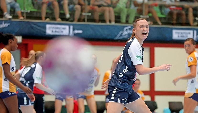 Es war zeitweise zum Verzweifeln. Lilli Holste und ihre Teamkolleginnen brachten den Ball am Samstagabend zu selten im Bensheimer Gehäuse unter. Der Neuzugang machte aber trotz seiner Trefferquote von nur 55 Prozent eine gute Partie. Es war zeitweise zum Verzweifeln. Lilli Holste und ihre Teamkolleginnen brachten den Ball am Samstagabend zu selten im Bensheimer Gehäuse unter. Der Neuzugang machte aber trotz seiner Trefferquote von nur 55 Prozent eine gute Partie.