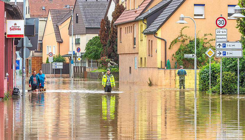 Um bei Einsatzlagen wie Hochwasser - das Foto entstand in Lauffen - besser gewappnet zu sein, hat der Landkreis Heilbronn fünf Großschadenergänzungseinheiten gebildet.