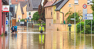 Um bei Einsatzlagen wie Hochwasser - das Foto entstand in Lauffen - besser gewappnet zu sein, hat der Landkreis Heilbronn fünf Großschadenergänzungseinheiten gebildet.