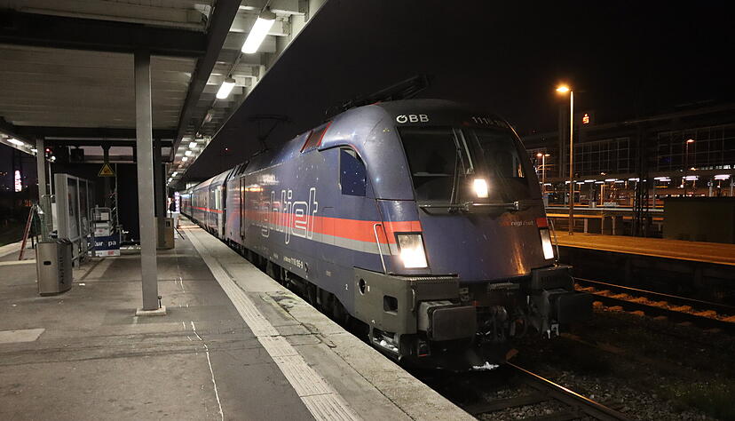 Der ÖBB-Nightjet am Stuttgarter Hauptbahnhof.