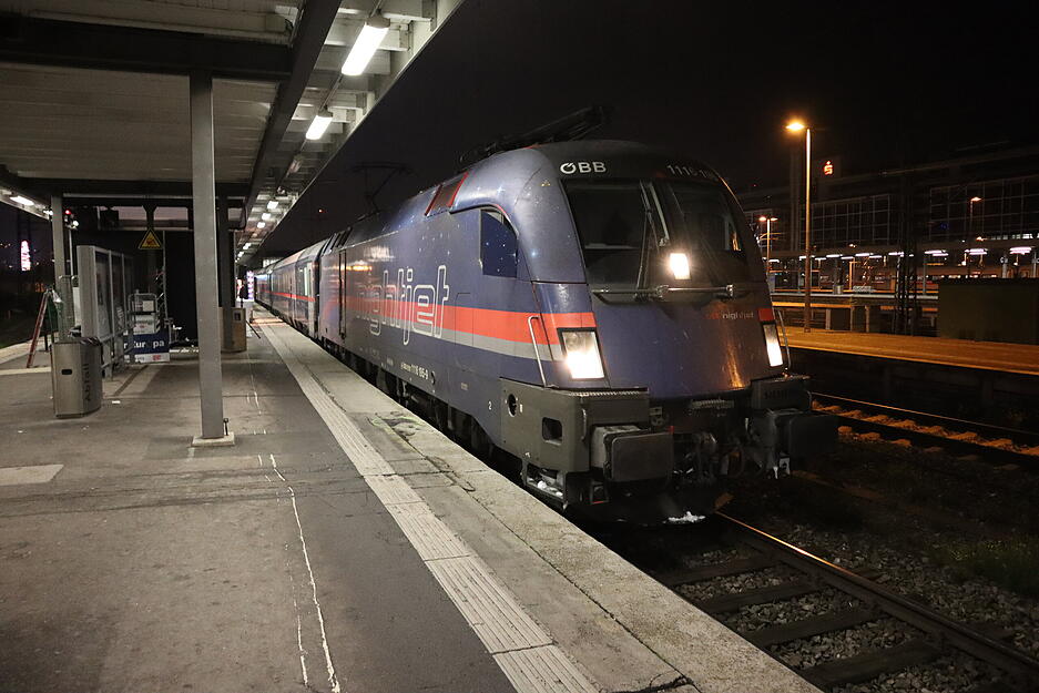 Der ÖBB-Nightjet am Stuttgarter Hauptbahnhof.