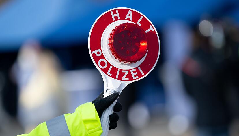 Nach der Kontrolle wird gegen die beiden ermittelt. (Symbolbild)