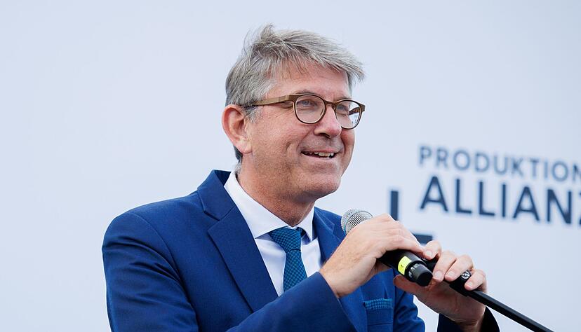 Kulturstaatsminister Wolfram Weimer nannte in der Haushaltsdebatte seine Schwerpunkte - dazu gehört auch die Filmföderung in Deutschland. (Archivbild) Kulturstaatsminister Wolfram Weimer nannte in der Haushaltsdebatte seine Schwerpunkte - dazu gehört auch die Filmföderung in Deutschland. (Archivbild)
