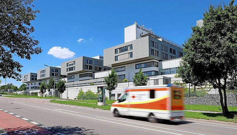 Die Klinik am Gesundbrunnen ist neu, die Ausstattung top. Doch wie sieht es mit der Mitarbeiter-Zufriedenheit und der Qualität der Versorgung aus? OB Harry Mergel lobt auch diese Faktoren uneingeschränkt. Die Klinik am Gesundbrunnen ist neu, die Ausstattung top. Doch wie sieht es mit der Mitarbeiter-Zufriedenheit und der Qualität der Versorgung aus? OB Harry Mergel lobt auch diese Faktoren uneingeschränkt.