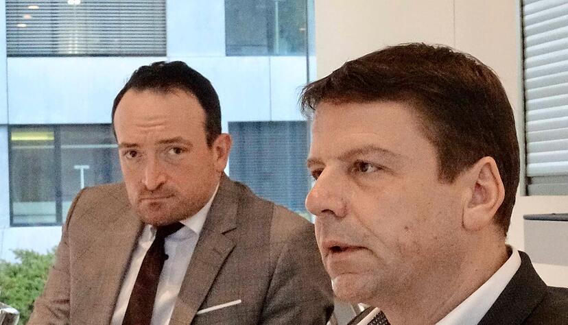 J&ouml;rg Ernstberger (links) und Michael Unser im Gespr&auml;ch.
Foto: Gleichauf