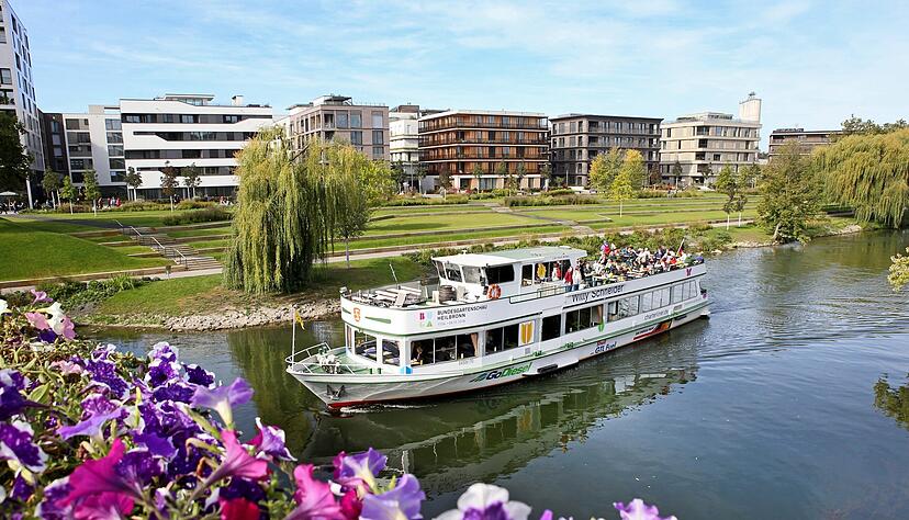 Der Neckarbogen, der als neuer Stadtteil im Zuge der Bundesgartenschau 2019 in Heilbronn auf einer alten Brachfl&auml;che entstanden ist, hat st&auml;dtebaulich Beispielcharakter. Er ist ein Vorbild f&uuml;r viele andere St&auml;dte, die vor &auml;hnlichen Herausforderungen stehen.